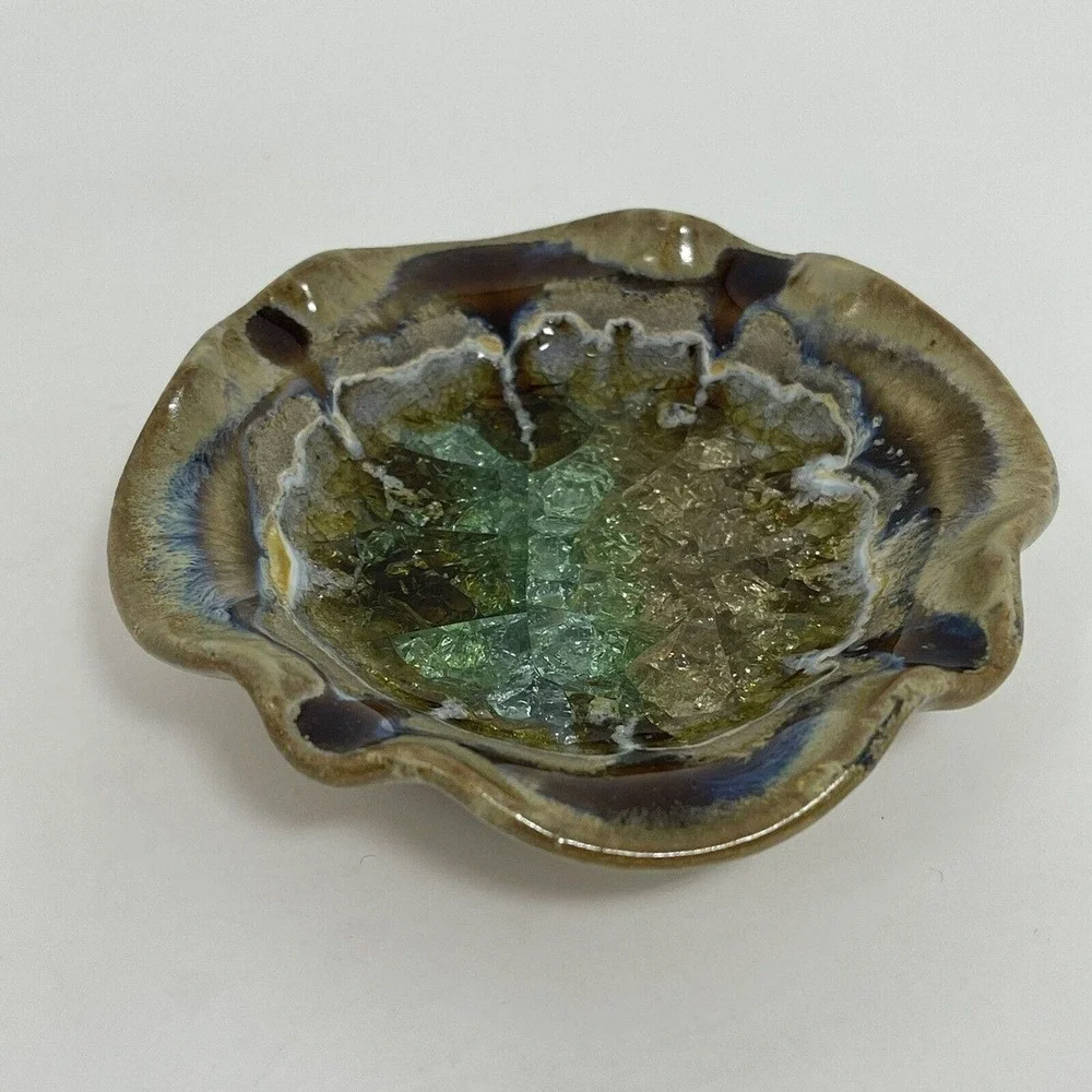 Small Round Glass Crystal Bottom Scalloped Edge Trinket Dish Ashtray Multicolor - Picture 8 of 11